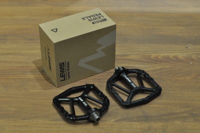 Педали Lewis ALU Flat Pedals Ridge. Черные.