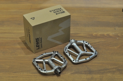 Педали Lewis ALU Flat Pedals Ridge. Дымчатый.