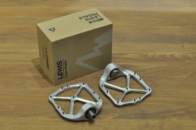 Педали Lewis ALU Gravity Axle-less Drop Style. Серебристый.