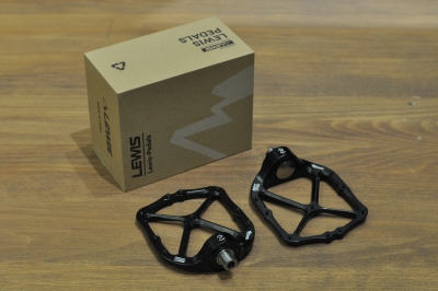 Педали Lewis ALU Gravity Axle-less Drop Style. Черный.